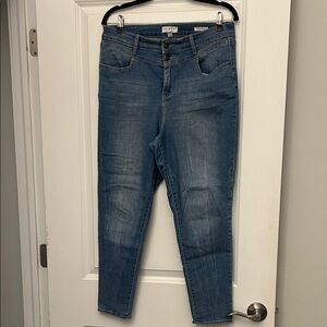 sofia by sofia vergara Medium Wash High-Rise Curvy Ankle Jeans